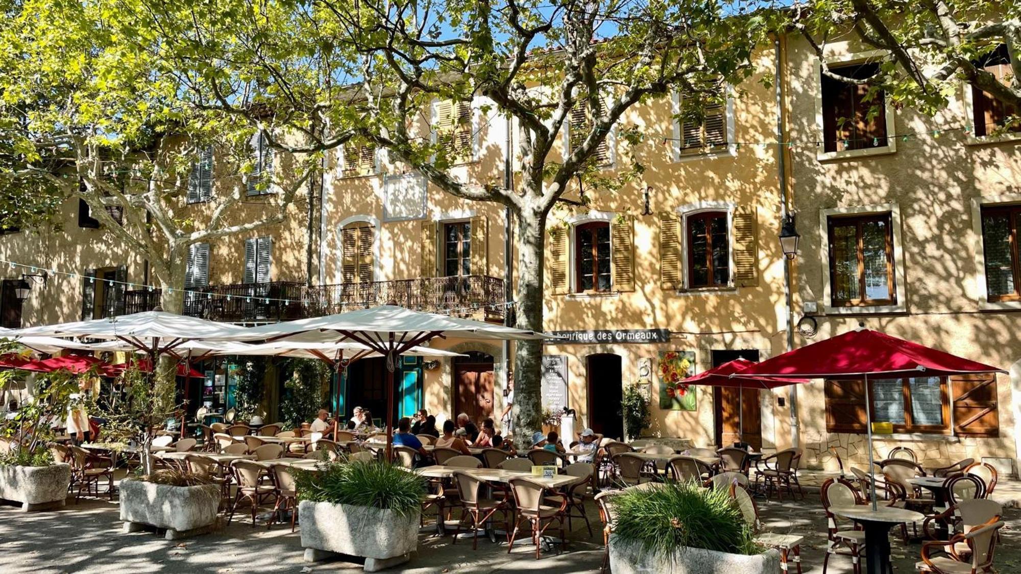 Au Coeur Du Village Provencal Туртур Екстериор снимка
