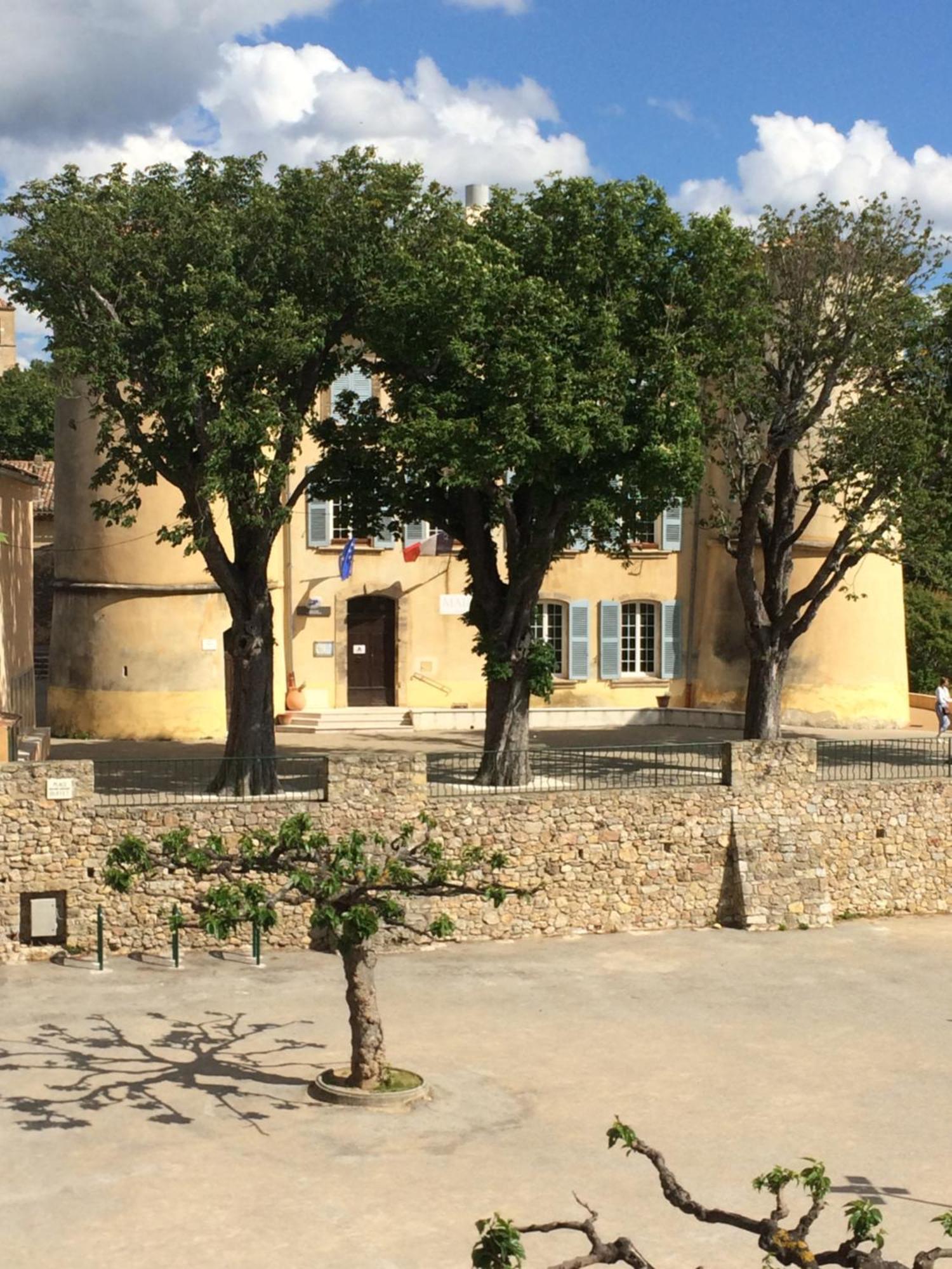 Au Coeur Du Village Provencal Туртур Екстериор снимка