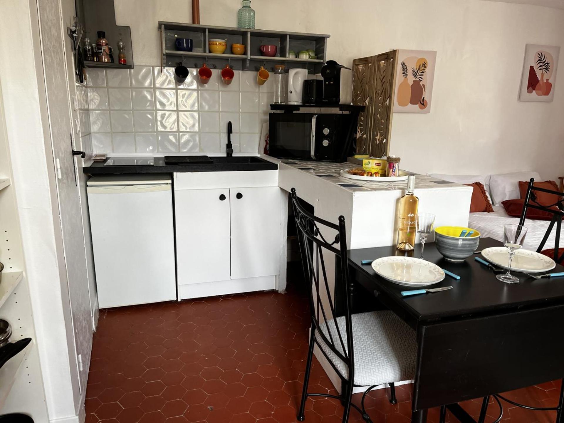 Au Coeur Du Village Provencal Туртур Екстериор снимка